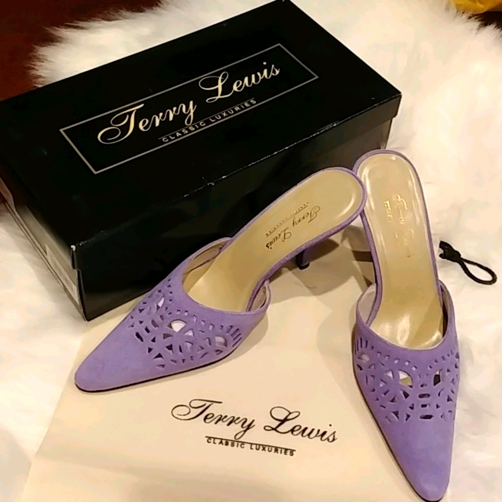 NWT! Terry Lewis Peri Slides
